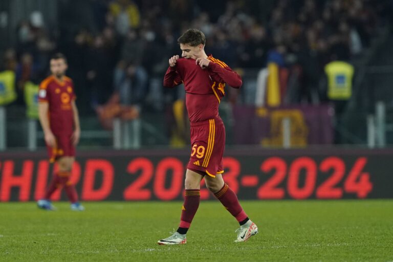 Nicola Zalewski of AS Roma looks dejected leaving the pitch after he received a red card during the Serie A match between AS Roma and ACF Fiorentina at Stadio Olimpico Rome Italy on 10 December 2023. (Photo Photo Sport Pics)

 
LIGA WLOSKA PILKA NOZNA SEZON 2023/2024
FOT. SPORTPHOTO24/newspix.pl / 400mm.pl

ENGLAND OUT !!!
---
newspix.pl / 400mm.pl