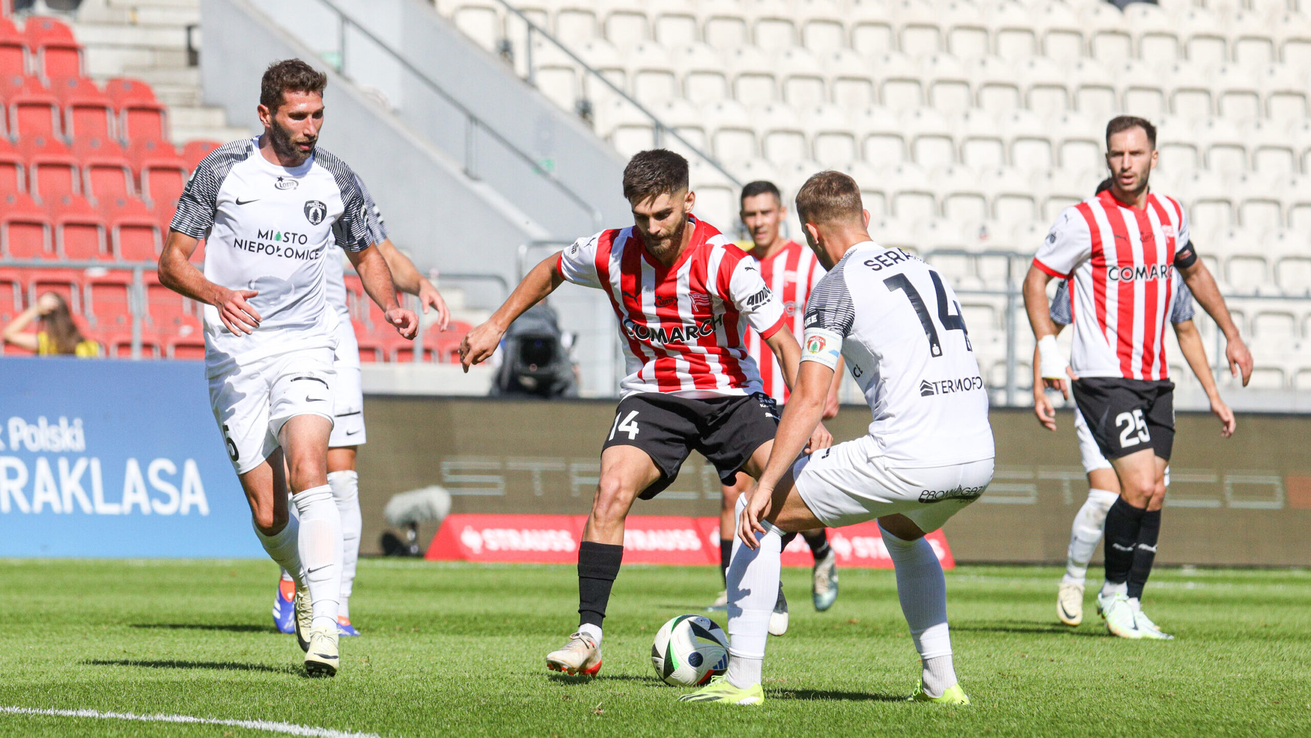 KRAKOW 21.09.2024
MECZ 9 KOLEJKA PKO EKSTRAKLASA  SEZON 2024/2025 -- POLISH FOOTBALL FIRST LEAGUE MATCH: Puszcza Niepolomice - Cracovia
NZ AJDIN HASIC JAKUB SERAFIN KONRAD STEPIEN
FOT. JACEK STANISLAWEK / 400mm.pl