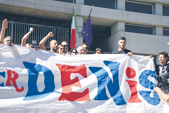 Processo Bergamini Cosenza 1 Ottobre 2024 Nella foto: Donata Bergamini insieme ai figli Alice, Denis e Andrea con i tifosi del Cosenza Copyright: xAndreaxRositox DSC_8906,Image: 914602474, License: Rights-managed, Restrictions: , Model Release: no, Credit line: Andrea Rosito / imago sport / Forum