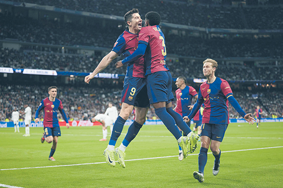 Robert Lewandowski (FC Barcelona) celebrates after scoring his teams second goal with team mates during the LaLiga match between Real Madrid and FC Barcelona at Santiago Bernabu on October 26, 2024 in Madrid, Spain.   (Photo by Manu Reino/DeFodi Images) 
PILKA NOZNA LIGA HISZPANSKA SEZON 2024/2025
FOT. DEFODI IMAGES/newspix.pl / 400mm.pl
POLAND ONLY!
---
newspix.pl / 400mm.pl