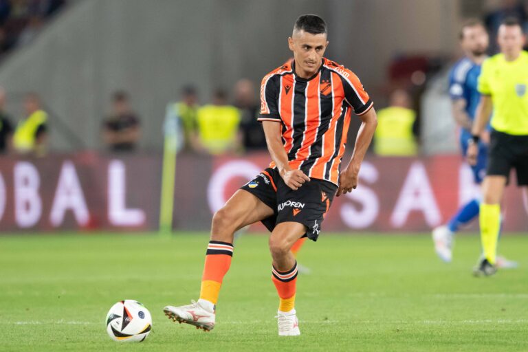 Sergio Tejera with the ball during UEFA Champions league quali match, SK Slovan Bratislava - APOEL FC, 07. august 2024 Copyright: xMICHALxFAJT,ZOSPORTU.SKx DSC_4971,Image: 897061526, License: Rights-managed, Restrictions: , Model Release: no, Credit line: MICHAL FAJT,ZOSPORTU.SK / imago sport / Forum