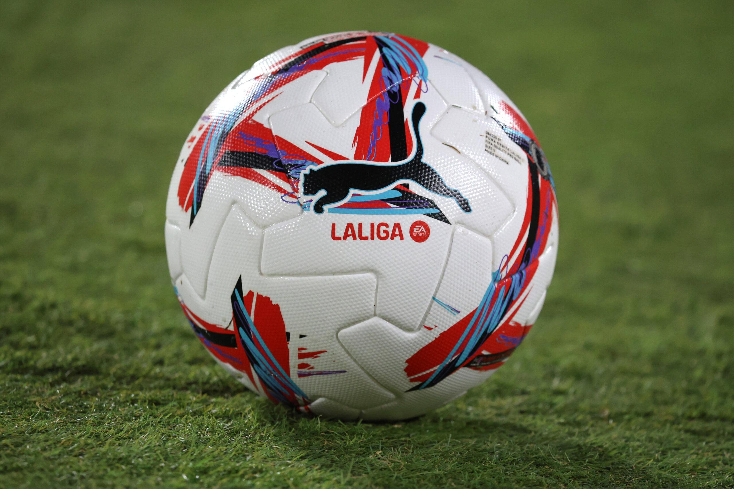 Spain - La Liga - RDC Mallorca vs Real Madrid - 18/08/2024 SPAIN, PALMA DE MALLORCA, AUGUST 18. Official ball of the La Liga 2024-25 pictured during the La Liga football match between RDC Mallorca and Real Madrid CF on August 18, 2024 at Estadi Mallorca Son Moix in Palma de Mallorca, Spain. Photo by Manuel Blondeau/ AOP.Press Palma de Mallorca Estadi Mallorca Son Moix Spain Copyright: x ManuelxBlondeau/AOP.Pressx AOP20240818 0002,Image: 899793010, License: Rights-managed, Restrictions: , Model Release: no, Credit line: ©Manuel Blondeau/AOP.Press / imago sport / Forum