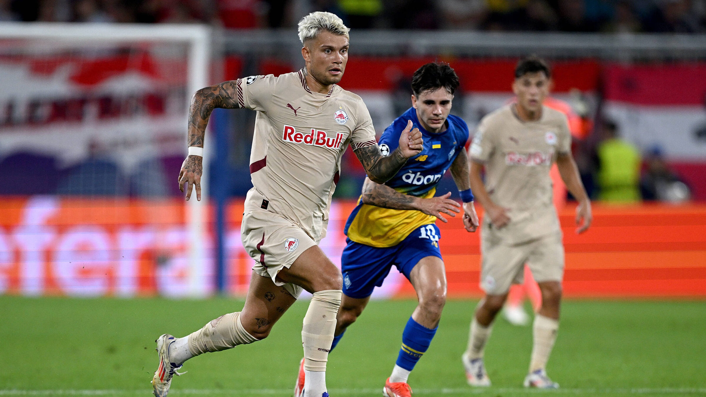 FUSSBALL Champions League Qualifikation Saison 2024/2025 Rueckspiel FC Salzburg - Dynamo Kiew 27.08.2024 Kamil Piatkowski FC Salzburg *** FOOTBALL Champions League qualification season 2024 2025 return match FC Salzburg Dynamo Kiev 27 08 2024 Kamil Piatkowski FC Salzburg,Image: 902479279, License: Rights-managed, Restrictions: , Model Release: no, Credit line: Markus Ulmer / imago sport / Forum