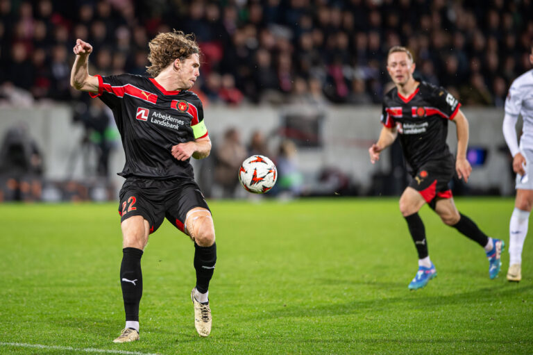 FC Midtjylland - TSG Hoffenheim, UEFA Europa League, Herning, Denmark Herning, Denmark. 25th, September 2024. Mads Bech Sorensen 22 of FC Midtjylland seen during the UEFA Europa League match between FC Midtjylland and TSG Hoffenheim at MCH Arena in Herning. Denmark, Herning Copyright: xGonzalesxPhoto/MortenxKjaerx,Image: 913204463, License: Rights-managed, Restrictions: PUBLICATIONxNOTxINxDENxNORxFINxBEL, Model Release: no, Credit line: Gonzales Photo/Morten Kjaer / imago sport / Forum