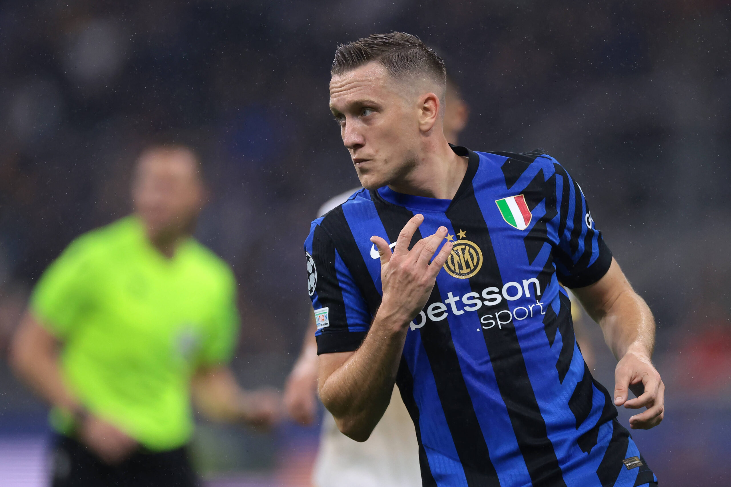 Milan, Italy, 1st October 2024. Piotr Zielinski of FC Internazionale during the UEFA Champions League match at Giuseppe Meazza, Milan. Picture credit should read: / Sportimage EDITORIAL USE ONLY. No use with unauthorised audio, video, data, fixture lists, club/league logos or live services. Online in-match use limited to 120 images, no video emulation. No use in betting, games or single club/league/player publications. SPI-3339-0166,Image: 916071167, License: Rights-managed, Restrictions: , Model Release: no, Credit line: Jonathan Moscrop / imago sport / Forum