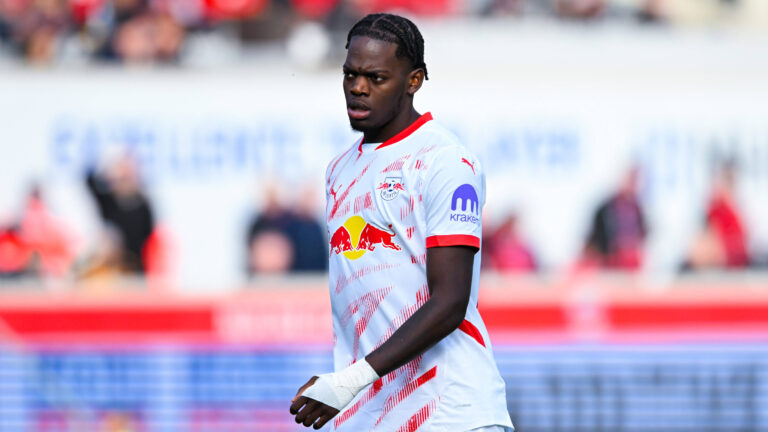 Castello Lukeba RB Leipzig schaut zu, Bundesliga, 1. FC Heidenheim v RB Leipzig, Voith-Arena am 06. October 2024 in Heidenheim, Deutschland. Foto von Castello Lukeba RB Leipzig looks on, Bundesliga, 1. FC Heidenheim v RB Leipzig, Voith Arena on October 6, 2024 in Heidenheim, Germany. Photo by DFL regulations prohibit any use of photographs as image sequences and/or quasi-video. Defodi-738_738_HEIRBL_20241006_515 *** Castello Lukeba RB Leipzig looks on, Bundesliga, 1 FC Heidenheim v RB Leipzig, Voith Arena on 06 October 2024 in Heidenheim, Germany Photo by Castello Lukeba RB Leipzig looks on, Bundesliga, 1 FC Heidenheim v RB Leipzig, Voith Arena on October 6, 2024 in Heidenheim, Germany Photo by DFL regulations prohibit any use of photographs as image sequences and or quasi video Defodi 738 738 HEIRBL 20241006 515 Defodi-738 DFL regulations prohibit any use of photographs as image sequences and/or quasi-video.,Image: 917813148, License: Rights-managed, Restrictions: , Model Release: no, Credit line: Silas Schueller/DeFodi Images / imago sport / Forum