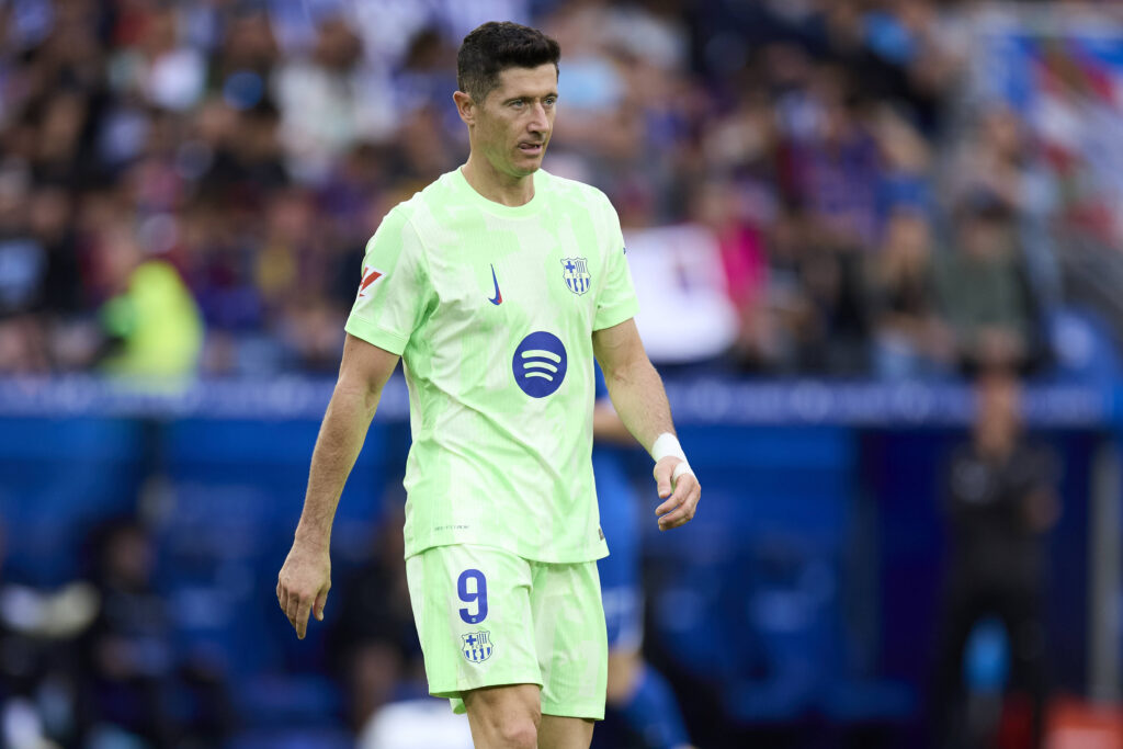 LaLiga EA Sports - Deportivo Alaves v FC Barcelona, Barca Robert Lewandowski of FC Barcelona looks on during the LaLiga EA Sports match between Deportivo Alaves and FC Barcelona at Mendizorrotza Stadium on October 6, 2024, in Vitoria, Spain. Vitoria Mendizorrotza Stadium Basque Country Spain RL_ALVvFCB_000077 Copyright: xRicardoxLarreinax,Image: 917946046, License: Rights-managed, Restrictions: , Model Release: no, Credit line: Ricardo Larreina / imago sport / Forum