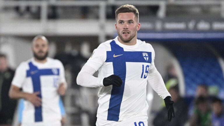 Liam Scales 3 of Ireland and Benjamin Källman 19 of Finland during their UEFA Nations League, League B - Group B2, football match between Finland and Republic of Ireland at the Olympic Stadium in Helsinki, Finland, on October 10, 2024. Helsinki Finland LKFTJ20241010232613HQFT Copyright: xAnttixAimo-Koivistox LKFTJ20241010232613HQFT,Image: 919246218, License: Rights-managed, Restrictions: PUBLICATIONxNOTxINxSUIxAUTxFRAxKORxJPNxSWExNORxFINxDENxNED, Model Release: no, Credit line: Antti Aimo-Koivisto / imago sport / Forum