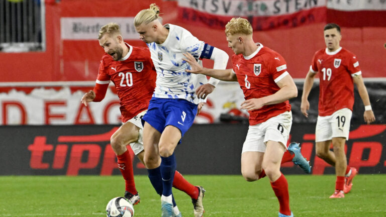 Soccer Football - UEFA Nations League - Group B3 - Austria v Norway - Raiffeisen Arena, Linz, Austria - October 13, 2024 Norway&#039;s Erling Haaland in action with Austria&#039;s Nicolas Seiwald and Konrad Laimer,Image: 920614876, License: Rights-managed, Restrictions: , Model Release: no, Credit line: Elisabeth Mandl / Reuters / Forum