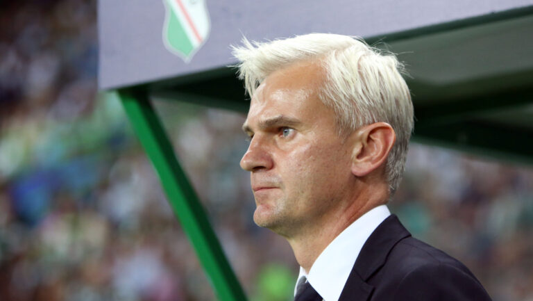 Legia Warsaw&#039;s head coach Jacek Magiera during the UEFA Champions League group F football match between Sporting CP and Legia Warsaw at Alvalade stadium in Lisbon, on September 27, 2016. 27.09.2016 Liga Mistrzow Mecz Sporting Lizbona - Legia Warszawa Foto Pedro Fiuza / PressFocus