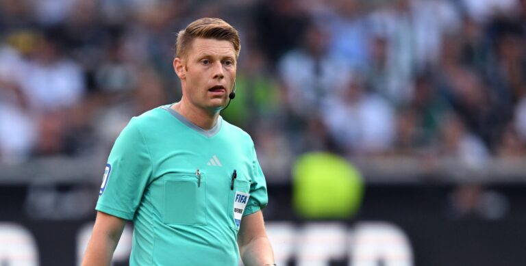 8/26/2023 - MONCHENGLADBACH - referee Christian Dingert during the German Bundesliga match between Borussia Monchengladbach - Bayer 04 Leverkusen at Borussia- Park stadium on August 26, 2023 in Monchengladbach, Germany. AP | Dutch Height | Gerrit van Cologne /ANP/Sipa USA
2023.08.26 Moenchengladbach
pilka nozna liga niemiecka
Borussia Monchengladbach - Bayer 04 Leverkusen
Foto ANP/SIPA USA/PressFocus

!!! POLAND ONLY !!!