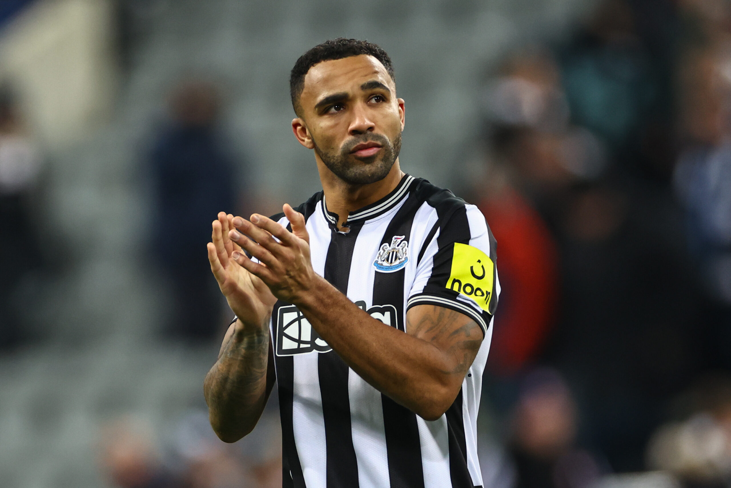 Callum Wilson #9 of Newcastle United applauds the fans after Newcastle lose 1-2 during the UEFA Champions League match Newcastle United vs AC Milan at St. James&#039;s Park, Newcastle, United Kingdom, 13th December 2023

(Photo by Mark Cosgrove/News Images) in Newcastle, United Kingdom on 12/13/2023. (Photo by Mark Cosgrove/News Images/Sipa USA)
2023.12.13 Newcastle
pilka nozna liga mistrzow
Newcastle United - AC Milan
Foto Mark Cosgrove/News Images/SIPA USA/PressFocus

!!! POLAND ONLY !!!