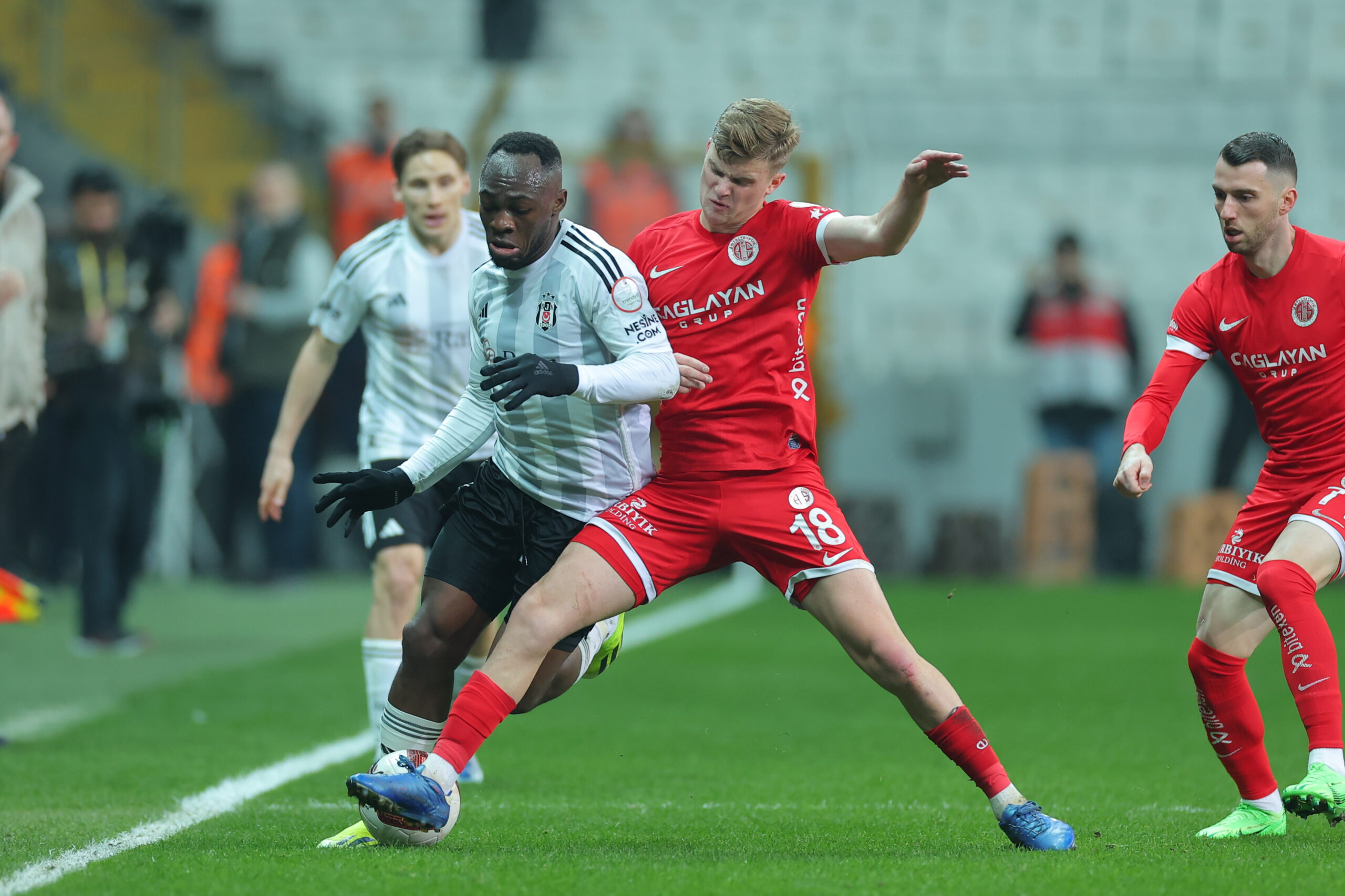 Istanbul, Turkey, March 16th 2024: Jackson Muleka (40 Besiktas) and Jakub Kaluzinski (18 Antalyaspor) during the Turkish Super League football match between Besiktas and Bitexen Antalyaspor at Tupras Stadium, Turkey.  ( / SPP) (Photo by / SPP/Sipa USA)
2024.03.16 Stambul
pilka nozna liga turecka
Besiktas Stambul - Antalyaspor
Foto SPP/SIPA USA/PressFocus

!!! POLAND ONLY !!!