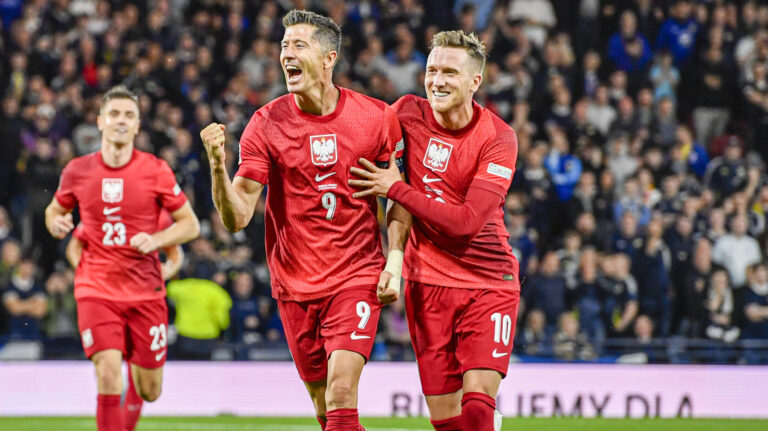 Robert Lewandowski and Piotr Zielinski of Poland celebrate Robert Lewandowski’s goal during the UEFA Nations League Group A match at Hampden Park, Glasgow
Picture by Jamie Johnston/Focus Images Ltd 07714373795
05/09/2024
2024.09.05 Glasgow
Pilka nozna, UEFA Liga Narodow
Szkocja - Polska
Foto Jamie Johnston/Focus Images/MB Media/PressFocus

!!! POLAND ONLY !!!