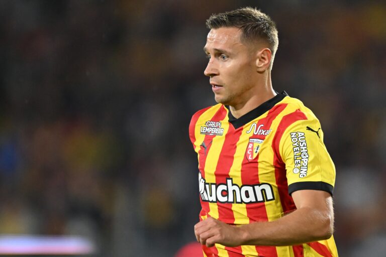 9/15/2024 - LENS - Przemyslaw Frankowski of RC Lens during the French Ligue 1 match between RC Lens and Olympique Lyon at Stade Bollaert Delelis on Sept. 15, 2024 in Lens, France. ANP | Hollandse Hoogte | GERRIT VAN KEULEN /ANP/Sipa USA
2024.09.15 Lens
pilka nozna Liga Francuska
RC Lens - Olympique Lyon
Foto ANP/SIPA USA/PressFocus

!!! POLAND ONLY !!!