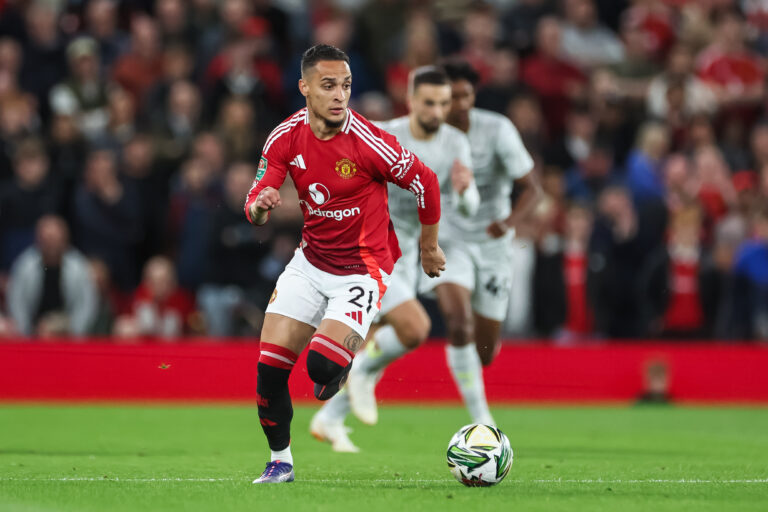 Antony of Manchester United makes a break with the ball  during the Carabao Cup 3rd Round match Manchester United vs Barnsley at Old Trafford, Manchester, United Kingdom, 17th September 2024

(Photo by Mark Cosgrove/News Images) in ,  on 9/17/2024. (Photo by Mark Cosgrove/News Images/Sipa USA)
2024.09.17 Manchester
Pilka nozna , Puchar Ligi Angielskiej
Manchester United - Barnsley
Foto Mark Cosgrove/News Images/SIPA USA/PressFocus

!!! POLAND ONLY !!!