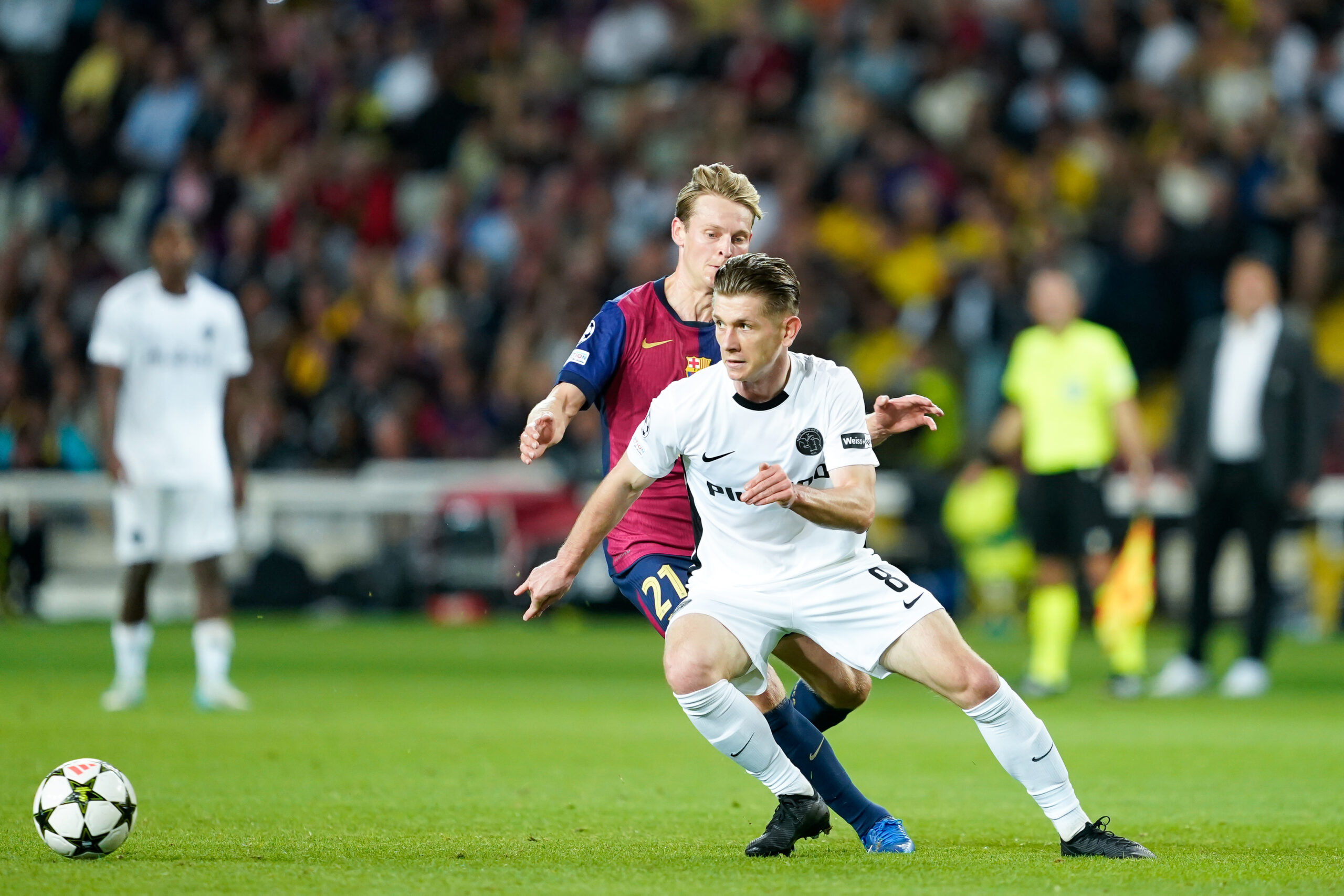 01/10/2024, Barcelona, Estadi Olimpic Lluis Companys, UEFA Champions League: FC Barcelona vs. BSC Young Boys, Frenkie de Jong (21 FC Barcelona) defends against Lukasz Lakomy (8 Young Boys)  (Photo by Daniela Porcelli/Just Pictures/Sipa USA)
2024.10.01 Barcelona
pilka nozna Liga Mistrzow
FC Barcelona - BSC Young Boys Berno
Foto Daniela Porcelli/Just Pictures/SIPA USA/PressFocus

!!! POLAND ONLY !!!