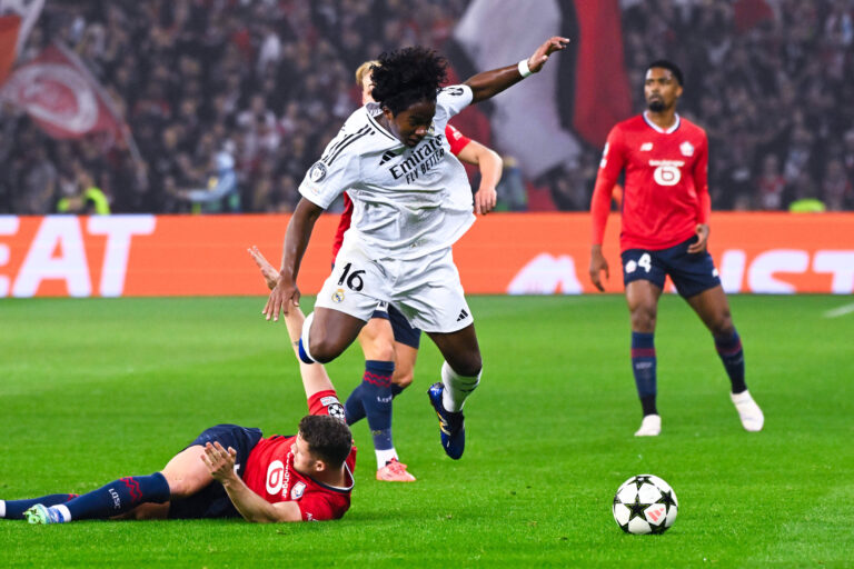 Endrick ( 16 - Real Madrid ) and Gabriel GUDMUNDSSON ( 5 - Lille ) during the UEFA Champions League match between Lille OSC and Real Madrid CF at Stade Pierre Mauroy on October 02, 2024 in Lille, France. ( Photo by federico pestellini / panoramic ) - - photo :  Federico Pestellini / Federico Pestellini / Panoramic / SIPA /297965_0045//Credit:Panoramic/SIPA/2410022140

02.10.2024 
pilka nozna liga mistrzow
Lille - Real Madryt
Foto Panoramic/SIPA/SIPA / Sipa / PressFocus 
POLAND ONLY!!