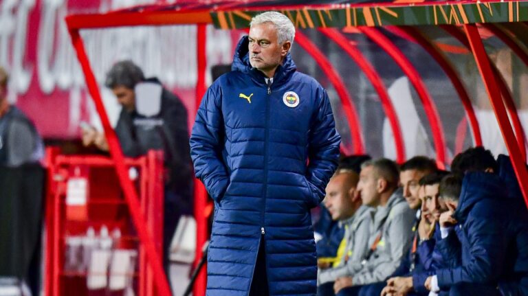 ENSCHEDE, 03-10-2024 , Stadium de Grolsch Veste, football, UEFA Europa League, season 2024 / 2025, during the match FC Twente - Fenerbahce, Fenerbahce trainer coach Jose Mourinho (Photo by Pro Shots/Sipa USA)
2024.10.03 Enschede
pilka nozna liga europy
Twente - Fenerbahce
Foto Pro Shots Photo Agency/SIPA USA/PressFocus

!!! POLAND ONLY !!!