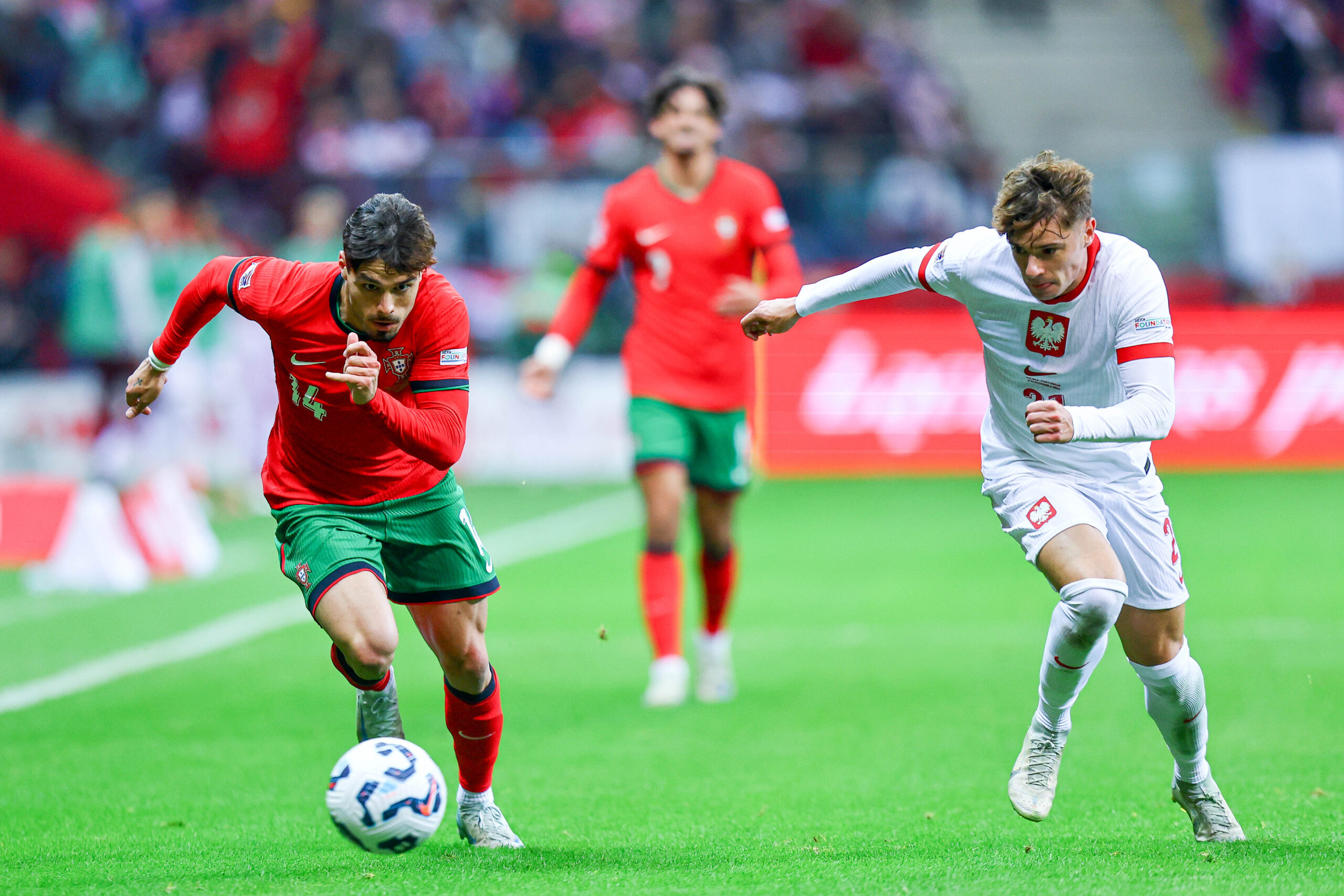 2024.10.12 Warszawa
pilka nozna UEFA Liga Narodow
Polska - Portugalia
N/z Pedro Neto Nicola Zalewski
Foto Pawel Andrachiewicz / PressFocus

2024.10.12 Warsaw
Football - UEFA Nations League
Poland - Portugal
Pedro Neto Nicola Zalewski
Credit: Pawel Andrachiewicz / PressFocus