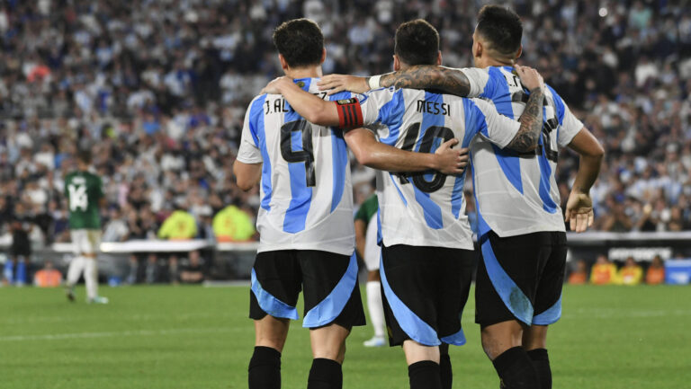 Lionel Messi. Lautaro Martinez y Julian Alvarez. Argentina vs Bolivia. Eliminatoria Sudamericana Copa del Mundo 2026. 15/10/2024. Fotobaires *** Lionel Messi Lautaro Martinez and Julian Alvarez Argentina vs Bolivia South American Qualifiers World Cup 2026 15 10 2024 Fotobaires Copyright: xxx
2024.10.15 Buenos Aires
pilka nozna kwalifikacje mistrzostw swiata
Argentyna - Boliwia
Foto IMAGO/PressFocus

!!! POLAND ONLY !!!