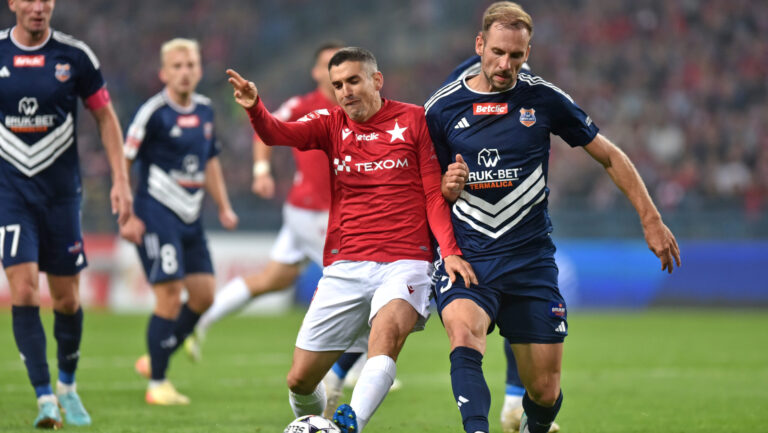 2024.10.18 Krakow
Pilka nozna , Betclic I liga , sezon 2024/25
Wisla Krakow - Bruk-Bet Termalica Nieciecza
N/z Jesus Alfaro, Arkadiusz Kasperkiewicz
Foto Krzysztof Porebski / PressFocus

2024.10.18 Krakow
Football , Polish league, second level , 2024/2025 season
Wisla Krakow - Bruk-Bet Termalica Nieciecza
Jesus Alfaro, Arkadiusz Kasperkiewicz
Credit: Krzysztof Porebski / PressFocus