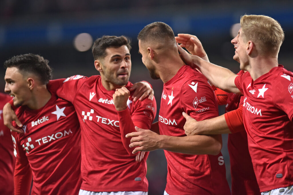 2024.10.18 Krakow
Pilka nozna , Betclic I liga , sezon 2024/25
Wisla Krakow - Bruk-Bet Termalica Nieciecza
N/z Pilkarze Wisly, radosc po bramce na 1-0, gol, bramka, Tamas Kiss, Angel Baena, Lukasz Zwolinski, Rafal Mikulec
Foto Krzysztof Porebski / PressFocus

2024.10.18 Krakow
Football , Polish league, second level , 2024/2025 season
Wisla Krakow - Bruk-Bet Termalica Nieciecza
Pilkarze Wisly, radosc po bramce na 1-0, gol, bramka, Tamas Kiss, Angel Baena, Lukasz Zwolinski, Rafal Mikulec
Credit: Krzysztof Porebski / PressFocus