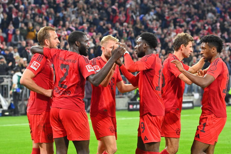 kollektiver Torjubel um Harry KANE li,Bayern Muenchen nach Tor zum 3-0 mit Dayot UPAMECANO Bayern Muenchen, Konrad LAIMER Bayern Muenchen, Alphonso DAVIES Bayern Muenchen, Thomas MUELLER MuLLER,Bayern Muenchen, Kingsley COMAN Bayern Muenchen, Jubel,Freude,Begeisterung, Aktion, Fussball 1. Bundesliga Saison 2024/2025, 7.Spieltag, Spieltag07 FC Bayern Muenchen -VfB Stuttgart 4-0, am 19.10..2024, A L L I A N Z A R E N A. *** collective goal celebration around Harry KANE left,Bayern Muenchen after goal to 3 0 with Dayot UPAMECANO Bayern Muenchen , Konrad LAIMER Bayern Muenchen , Alphonso DAVIES Bayern Muenchen , Thomas MUELLER MuLLER,Bayern Muenchen , Kingsley COMAN Bayern Muenchen , Cheering,Joy,Enthusiasm, Action, Soccer 1 Bundesliga Season 2024 2025, 7 Matchday, Matchday07 FC Bayern Muenchen VfB Stuttgart 4 0, on 19 10 2024, A L L I A N Z A R E N A
2024.10.19 Monachium
pilka nozna liga niemiecka
Bayern Monachium - VfB Stuttgart
Foto IMAGO/PressFocus

!!! POLAND ONLY !!!