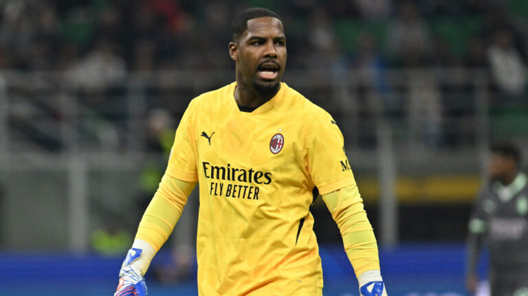 Mike Maignan of A.C. Milan during the UEFA Champions League 2024/25 League Phase MD3 match between A.C. Milan and Club Brugge at San Siro Stadium on October 21, 2024 in Milan, Italy. (Photo by Domenico Cippitelli/IPA Sport / /IPA/Sipa USA)
2024.10.22 Mediolan
pilka nozna liga mistrzow
AC Milan - Club Brugge
Foto IPA/SIPA USA/PressFocus

!!! POLAND ONLY !!!