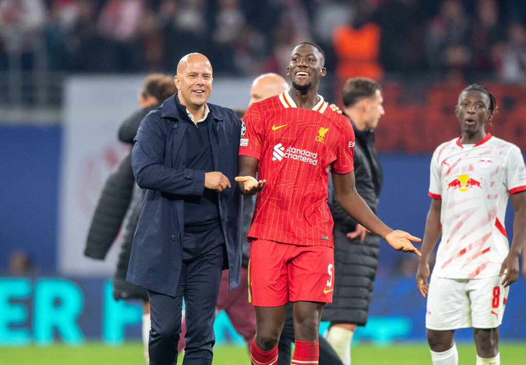 Fussball, Herren, Saison 2024/2025, Champions League Ligaphase, 3. Spieltag, RB Leipzig - FC Liverpool, Trainer Arne Slot FC Liverpool, Ibrahima Konate FC Liverpool, Jubel nach dem Abpfiff, 23.10.2024, *** Football, Men, Season 2024 2025, Champions League League Phase, Matchday 3 , RB Leipzig FC Liverpool, Coach Arne Slot FC Liverpool , Ibrahima Konate FC Liverpool , Cheering after the final whistle, 23 10 2024, Copyright: xSebastianxRappold/MatthiasxKochx
2024.10.23 Lipsk
pilka nozna liga mistrzow
RB Lipsk - FC Liverpool
Foto IMAGO/PressFocus

!!! POLAND ONLY !!!