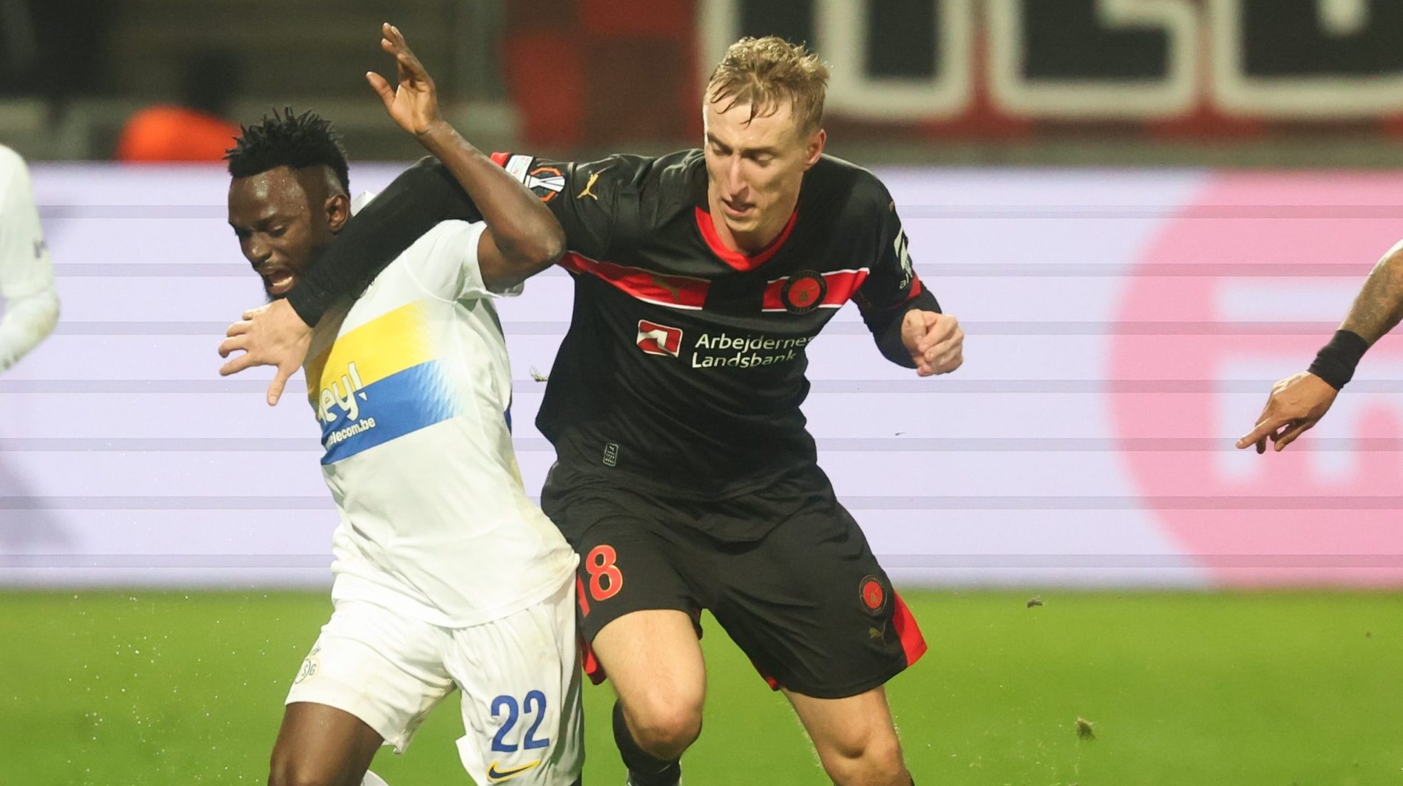 Union&#039;s Ousseynou Niang and Midtjylland Adam Buksa fight for the ball during a soccer match between Danish FC Midtjylland and Belgian Royale Union Saint-Gilloise, in Herning, Denmark, on Thursday 24 October 2024, on the third day of the League phase of the UEFA Europa League tournament. BELGA PHOTO VIRGINIE LEFOUR (Photo by VIRGINIE LEFOUR/Belga/Sipa USA)
2024.10.24 Midtjylland
pilka nozna liga europy
FC Midtjylland - Royale Union
Foto Belga/SIPA USA/PressFocus

!!! POLAND ONLY !!!