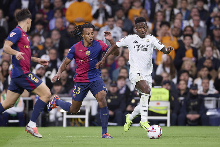 Jules Kounde (L) of FC Barcelona and Vinicius Junior (R) of Real Madrid CF seen in action during the 2024/2025 La Liga EA Sports week 11 football match between Real Madrid CF and FC Barcelona at Santiago Bernabeu stadium. Final score: Real Madrid CF 0 : 4 FC Barcelona (Photo by Federico Titone / SOPA Images/Sipa USA)
2024.10.26 Madryt
pilka nozna liga hiszpanska
Real Madryt - FC Barcelona
Foto Federico Titone/SOPA Images/SIPA USA/PressFocus

!!! POLAND ONLY !!!