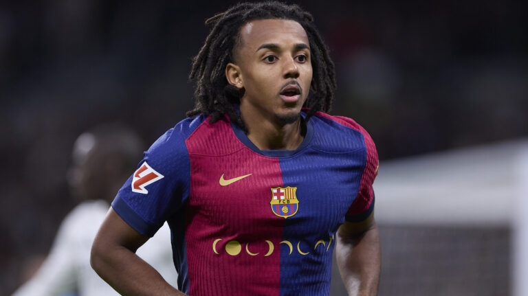 Jules Kounde of FC Barcelona seen in action during the 2024/2025 La Liga EA Sports week 11 football match between Real Madrid CF and FC Barcelona at Santiago Bernabeu stadium. Final score: Real Madrid CF 0 : 4 FC Barcelona (Photo by Federico Titone / SOPA Images/Sipa USA)
2024.10.26 Madryt
pilka nozna liga hiszpanska
Real Madryt - FC Barcelona
Foto Federico Titone/SOPA Images/SIPA USA/PressFocus

!!! POLAND ONLY !!!