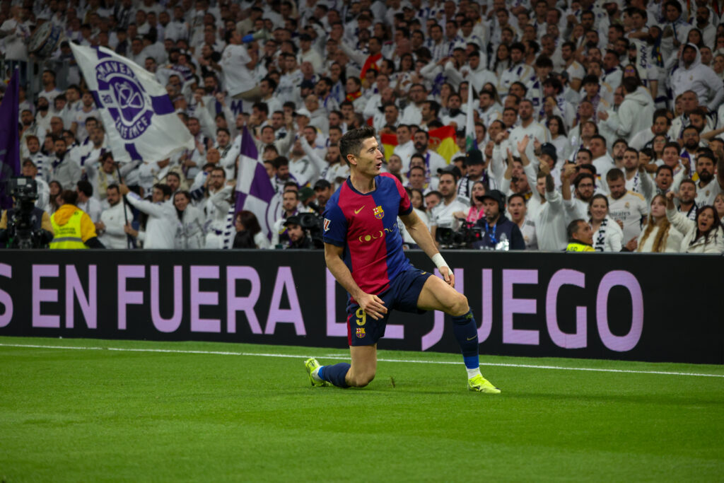 Robert Lewandowski of FC Barcelona celebrates the victory during the Spanish League, LaLiga EA Sports, football match played between Real Madrid and FC Barcelona at Santiago Bernabeu stadium Real Madrid had a score of 0 goals a 4 against FC Barcelona at the Estadio Santiago Bernabeu in a new year in the LA Spanish Football League. (Photo by David Canales / SOPA Images/Sipa USA)
2024.10.26 Madryt
pilka nozna liga hiszpanska
Real Madryt - FC Barcelona
Foto David Canales/SOPA Images/SIPA USA/PressFocus

!!! POLAND ONLY !!!