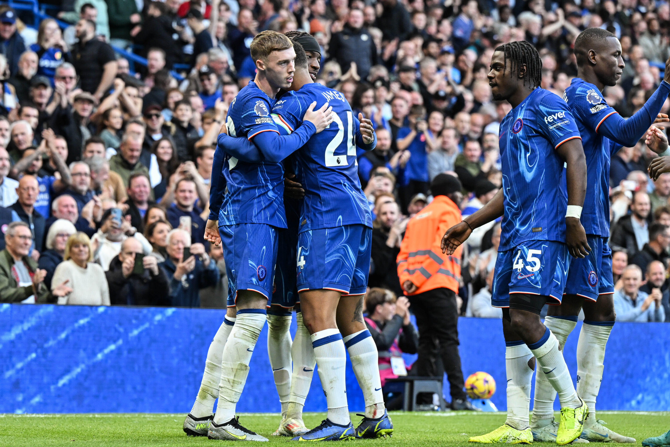 Cole Palmer of Chelsea celebrates his goal to make it 2-1 during the Premier League match Chelsea vs Newcastle United at Stamford Bridge, London, United Kingdom, 27th October 2024

(Photo by Cody Froggatt/News Images) in London, United Kingdom on 10/27/2024. (Photo by Cody Froggatt/News Images/Sipa USA)
2024.10.27 Londyn
pilka nozna liga angielska
Chelsea Londyn - Newcastle United
Foto Cody Froggatt/News Images/SIPA USA/PressFocus

!!! POLAND ONLY !!!