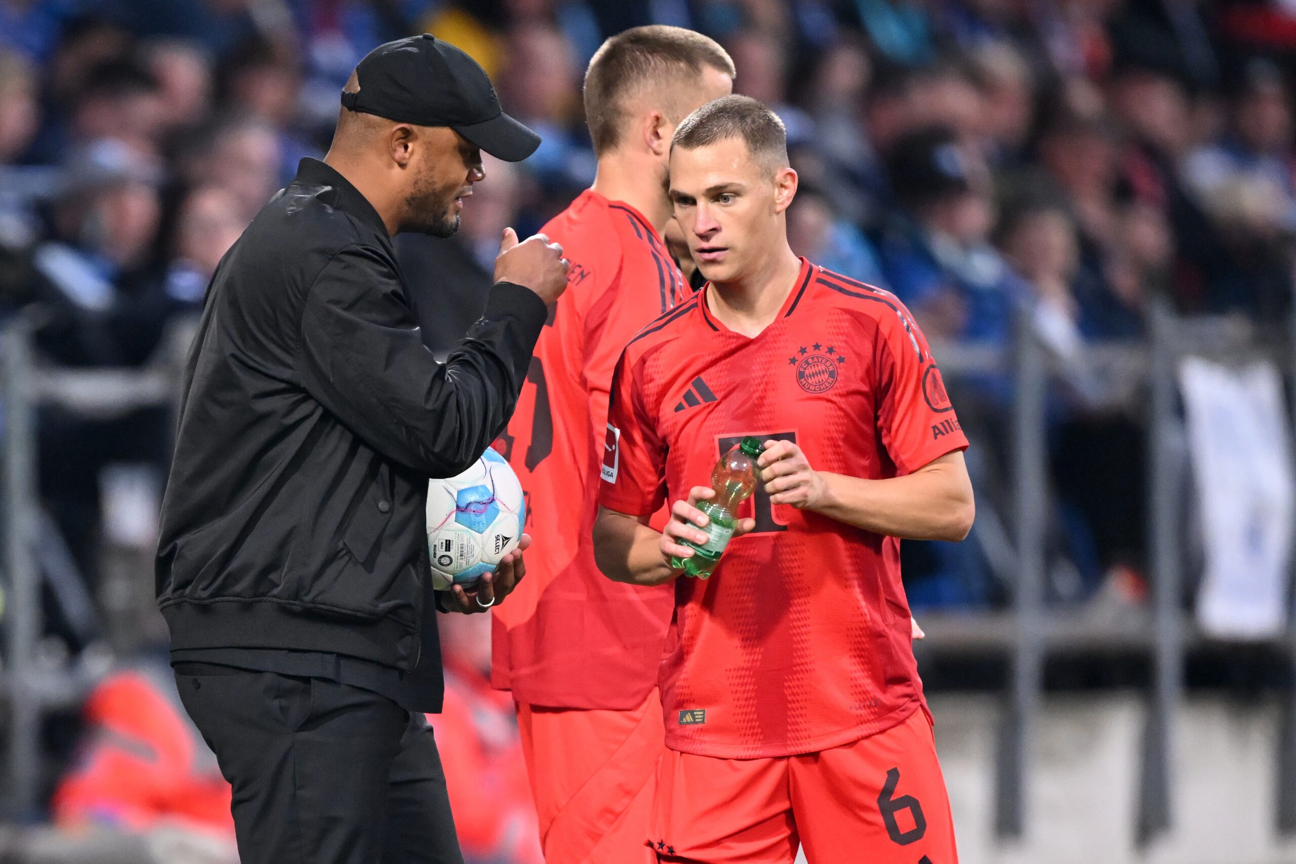 10/27/2024 - BOCHUM - (l-r) FC Bayern Munchen coach Vincent Kompany, Eric Dier of FC Bayern Munchen, Joshua Kimmich of FC Bayern Munchen during the Bundesliga match between VFL Bochum 1848 and FC Bayern Munchen at the Vonovia Ruhrstadion on Oct. 27, 2024 in Bochum, Germany. ANP | Hollandse Hoogte | GERRIT VAN KEULEN /ANP/Sipa USA
2024.10.27 Bochum
pilka nozna liga niemiecka
VfL Bochum 1848 - Bayern Monachium
Foto ANP/SIPA USA/PressFocus

!!! POLAND ONLY !!!