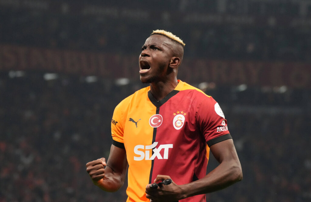 Victor Osimhen of Galatasaray celebrates after scoring the second goal of his team during the Turkish Super League derby match between Galatasaray and Besiktas at Rams Park Stadium in Istanbul , Turkey on October 28 , 2024.  Photo by Seskimphoto  Istanbul Turkey Istanbul Turkey Copyright: xSeskimphotox GSaray-Besiktas-281024 181
2024.10.28 Stambul
pilka nozna liga turecka
Galatasaray - Besiktas
Foto IMAGO/PressFocus

!!! POLAND ONLY !!!