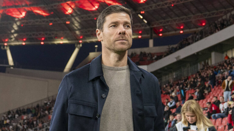 Xabi Alonso Bayer 04 Leverkusen, Trainer auf dem Weg zum Interview. 29.10.2024, Fussball, DFB-Pokal, GER, Leverkusen, BayArena, Saison 24 25 *** Xabi Alonso Bayer 04 Leverkusen, Coach on the way to the interview 29 10 2024, Football, DFB Pokal, GER, Leverkusen, BayArena, Season 24 25 Copyright: HMBxMedia/xMarcoxBader
2024.10.29 
pilka nozna puchar niemiec
DFB-Pokal 2024/2025
Foto IMAGO/PressFocus

!!! POLAND ONLY !!!