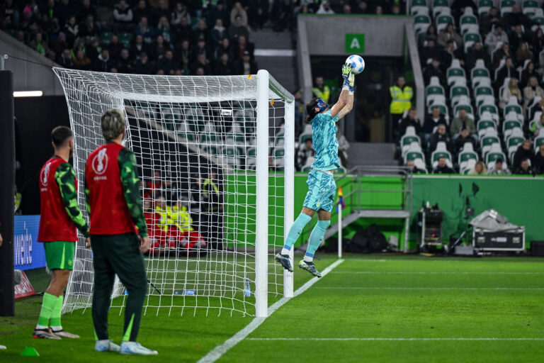 29.10.2024, Fussball, DFB-Pokal, 2. Runde, Saison 2024/2025, VfL Wolfsburg - Borussia Dortmund, Torwart Kamil Grabara VfL Wolfsburg xRHR-FOTO/TKx *** 29 10 2024, Football, DFB Cup, 2nd round, Season 2024 2025, VfL Wolfsburg Borussia Dortmund, Goalkeeper Kamil Grabara VfL Wolfsburg xRHR PHOTO TKx Copyright: RHR-FOTOx RHR-FOTO/TK
2024.10.29 
pilka nozna puchar niemiec
DFB-Pokal 2024/2025
Foto IMAGO/PressFocus

!!! POLAND ONLY !!!