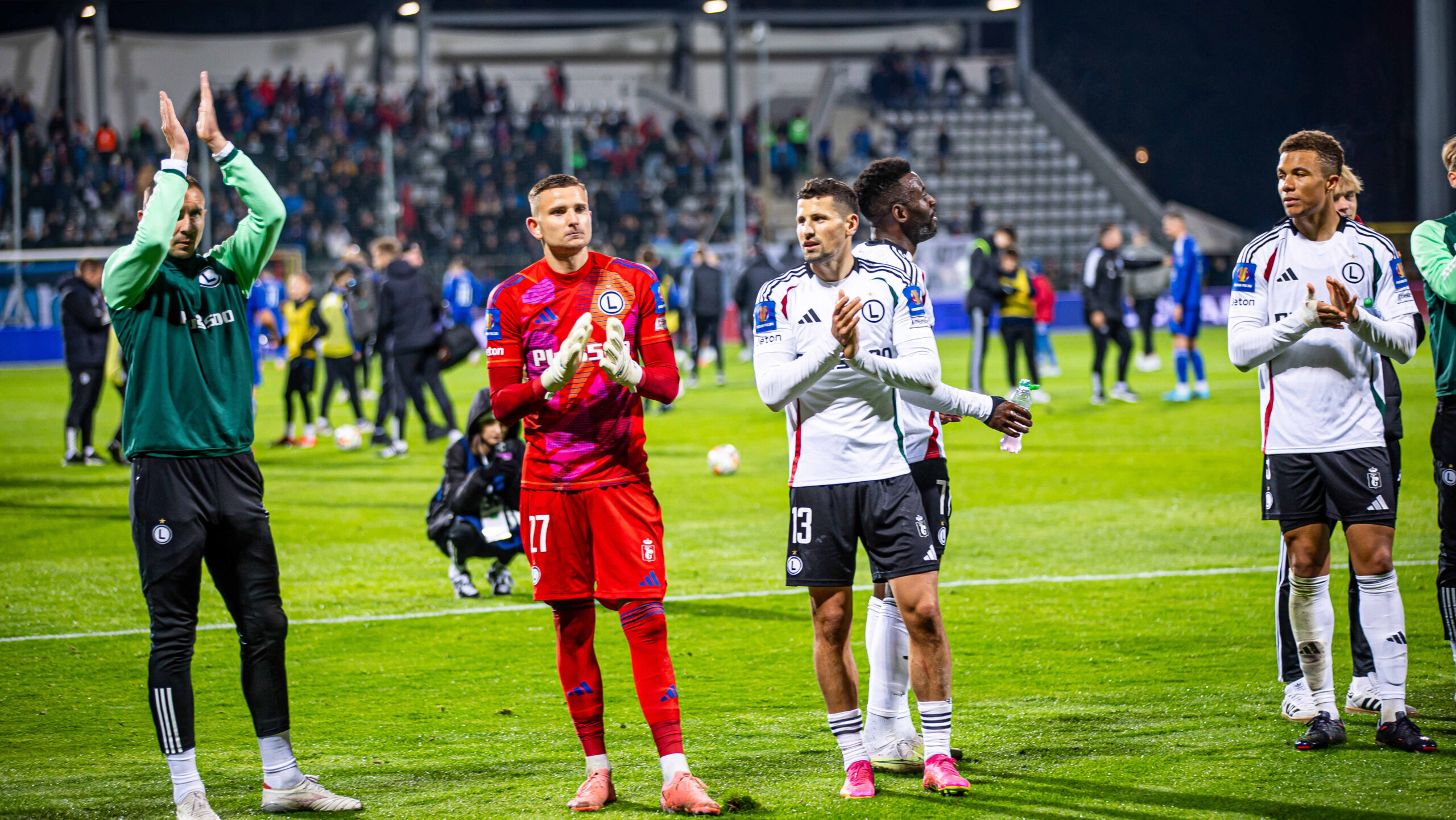 31.10.2024 LEGNICA, STADION MIEDZI LEGNICA, PILKA NOZNA (FOOTBALL), 1/16 PUCHARU POLSKI, PUCHAR POLSKI, SEZON 2024/2025 MECZ MIEDZ LEGNICA - LEGIA WARSZAWA NZ  radosc pilkarzy legii po zwyciestwie legia warszawa RADOVAN PANKOV BARTOSZ KAPUSTKA GABRIEL KOBYLAK JEAN-PIERRE NSAME PAWEL WSZOLEK
FOTO LUKASZ SKWIOT/CYFRASPORT