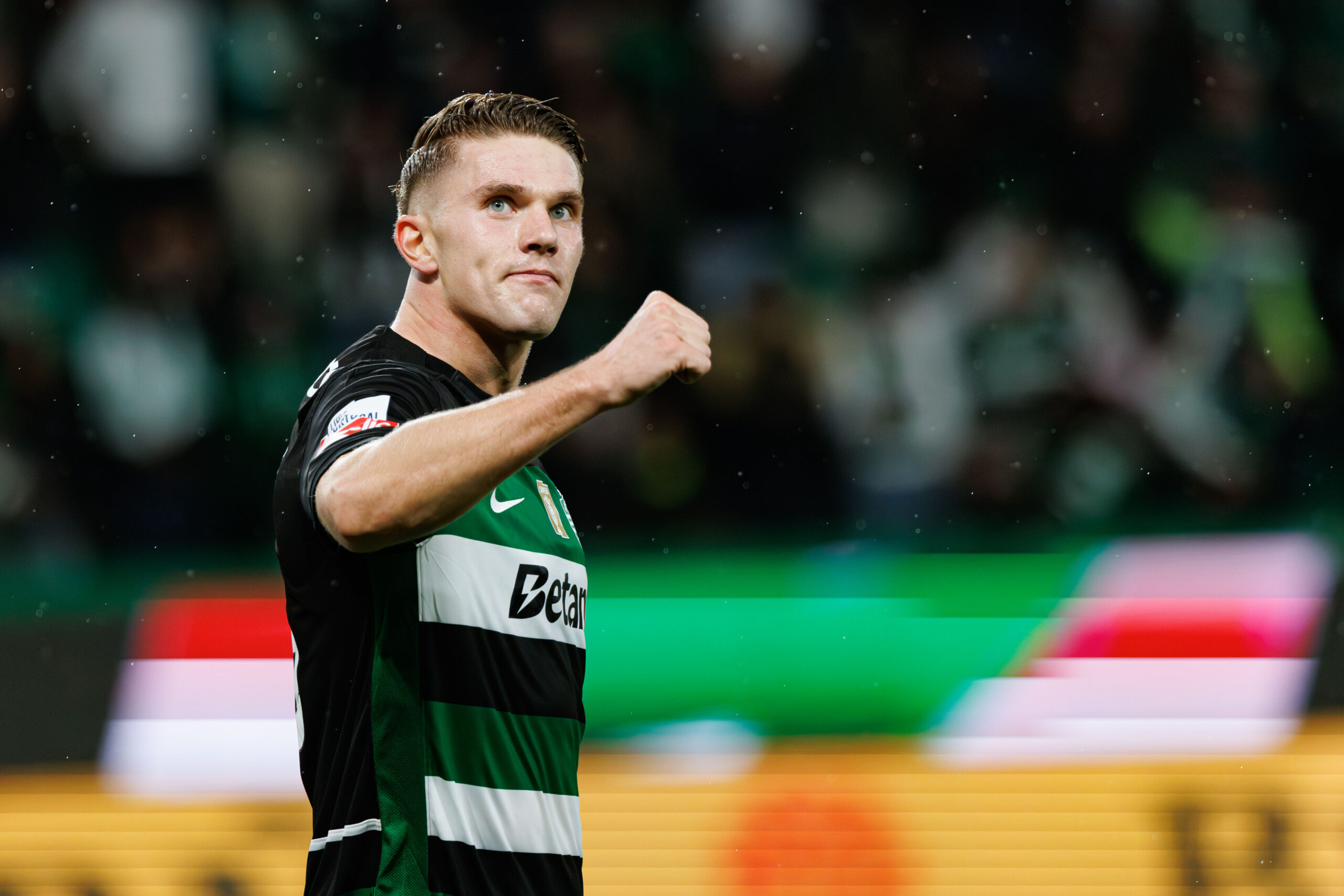 Viktor Gyokeres (Sporting CP) seen in action celebrating after scoring goal during Liga Portugal game between teams of Sporting CP and CF Estrela Amadora at Estadio Jose Alvalade  Final score: Sporting CP 5 - 1 CF Estrela Amadora (Photo by Maciej Rogowski / SOPA Images/Sipa USA)
2024.11.01 Lisbon
pilka nozna
Liga portugalska 2024/2025
Foto SOPA Images/SIPA USA/PressFocus

!!! POLAND ONLY !!!