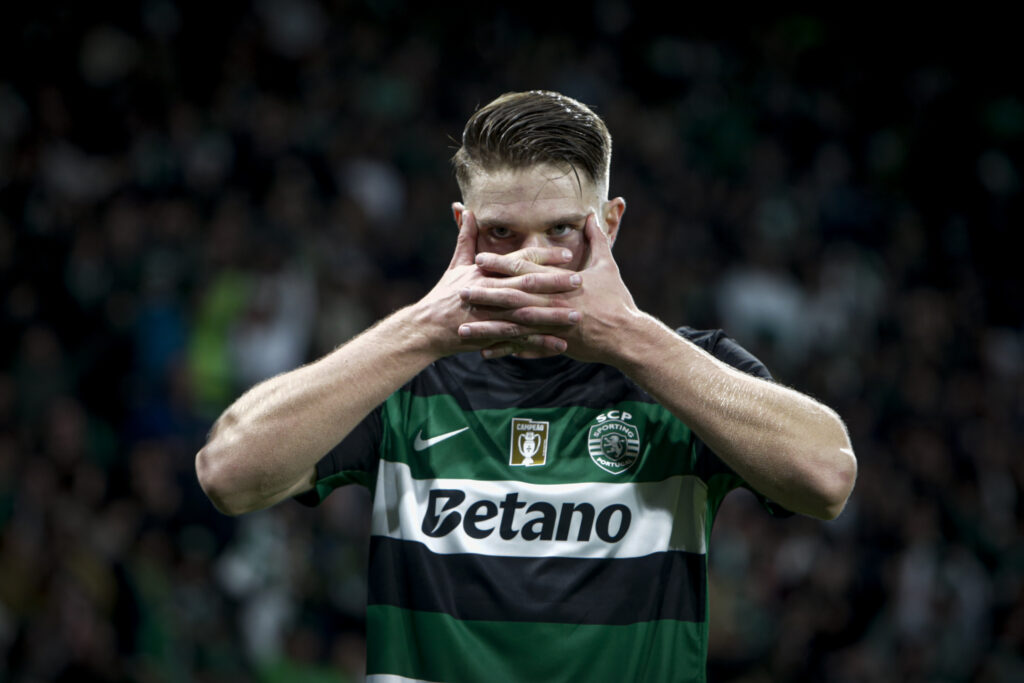 Viktor Gyokeres forward of Sporting CP celebrates after scoring a goal during during the Liga Portugal Betclic match between Sporting CP and CF Estrela Amadora at Estadio Jose de Alvalade on November 01th, 2024 in Lisbon, Portugal. Liga Portugal Betclic - Sporting CP vs CF Estrela Amadora (Valter Gouveia/SPP) (Photo by Valter Gouveia/SPP/Sipa USA)
2024.11.01 
pilka nozna liga portugalska
Sporting CP - CF Estrela Amadora
Foto Valter Gouveia/SPP/SIPA USA/PressFocus

!!! POLAND ONLY !!!