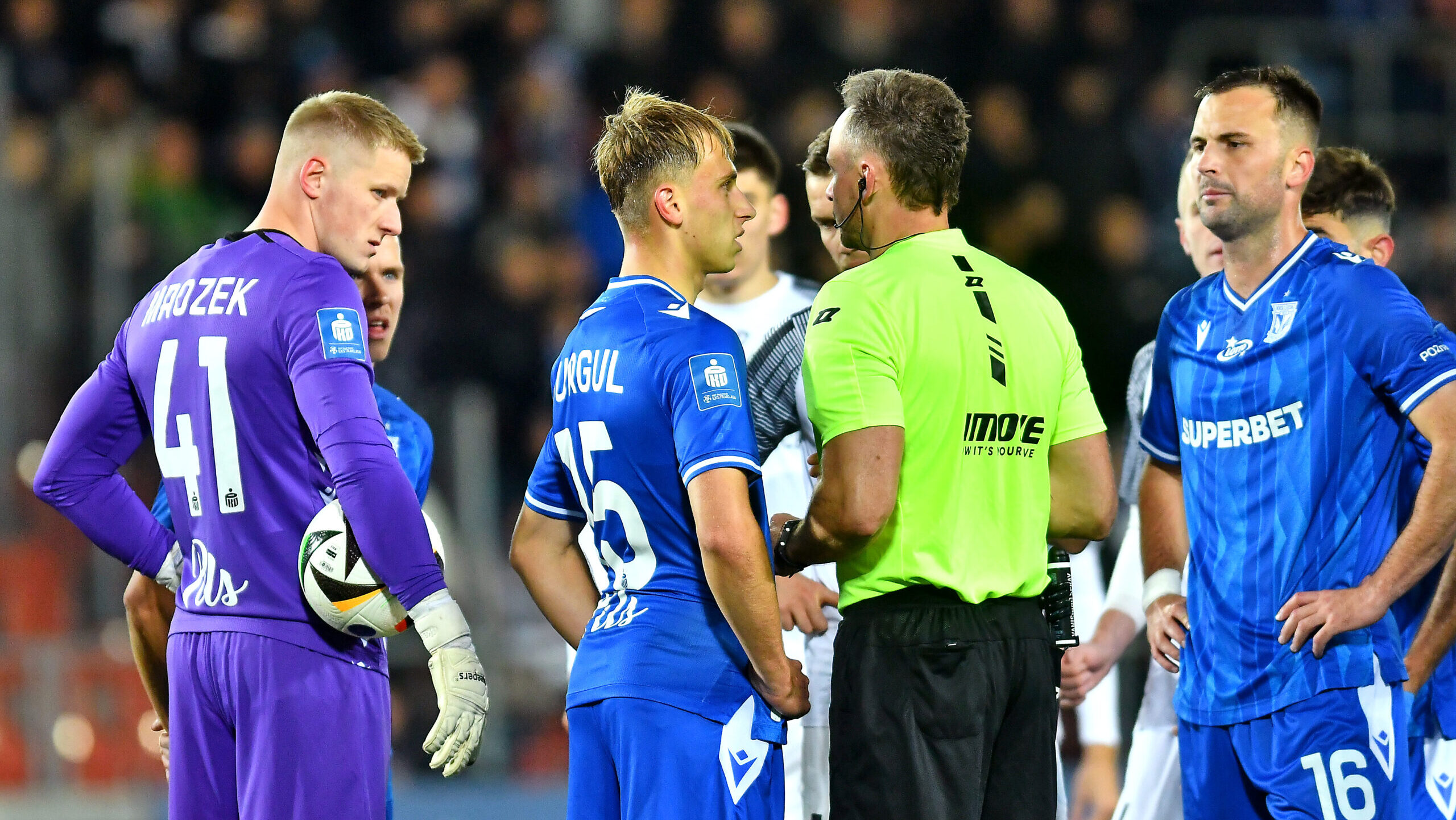 2024.11.02 Krakow
Pilka nozna , PKO BP Ekstraklasa sezon 2024/25
Puszcza Niepolomice - Lech Poznan
N/z Bartosz Mrozek, Michal Gurgul, Sedzia Pawel Raczkowski, Antonio Milic
Foto Krzysztof Porebski / PressFocus

2024.11.02 Krakow
Football Polish top league , 2024/2025 season
Puszcza Niepolomice - Lech Poznan
Bartosz Mrozek, Michal Gurgul, Sedzia Pawel Raczkowski, Antonio Milic
Credit: Krzysztof Porebski / PressFocus