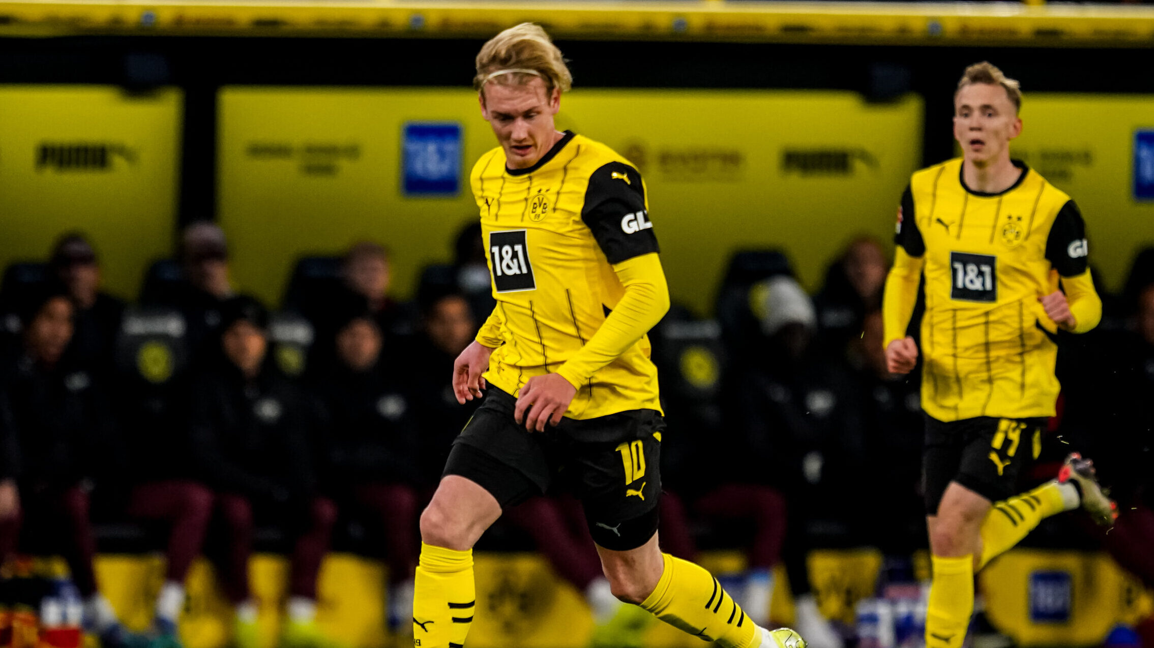 DORTMUND, GERMANY - NOVEMBER 2: Julian Brandt of Borussia Dortmund dribbles with the ball during the Bundesliga match between Borussia Dortmund and RB Leipzig at Signal Iduna Park on November 2, 2024 in Dortmund, Germany. (Photo by Rene Nijhuis/MB Media)

02.11.2024 Dortmund
pilka nozna liga niemicka
Borussia Dortmund - RB Lipsk
Foto Rene Nijhuis/MB Media  / Focus Images / MB Media / PressFocus 
POLAND ONLY!!