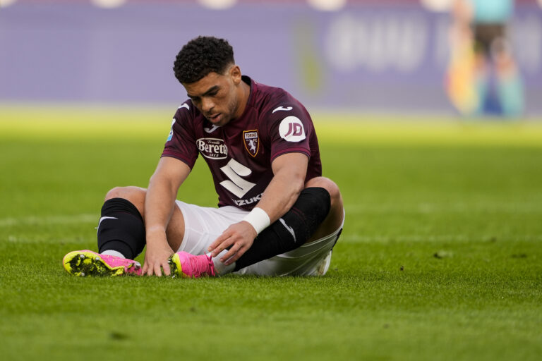 Torino’s Che Adams injured during the Serie A soccer match between Torino FC and Fiorentina at the Stadio Olimpico Grande Torino in Turin, north west Italy - November 03, 2024. Sport - Soccer EXCLUSIVE TORINO FC (Photo by Fabio Ferrari/LaPresse) (Photo by Fabio Ferrari/LaPresse/Sipa USA)
2024.11.03 Torino
pilka nozna liga wloska
Torino FC - AFC Fiorentina
Foto Fabio Ferrari/LaPresse/SIPA USA/PressFocus

!!! POLAND ONLY !!!