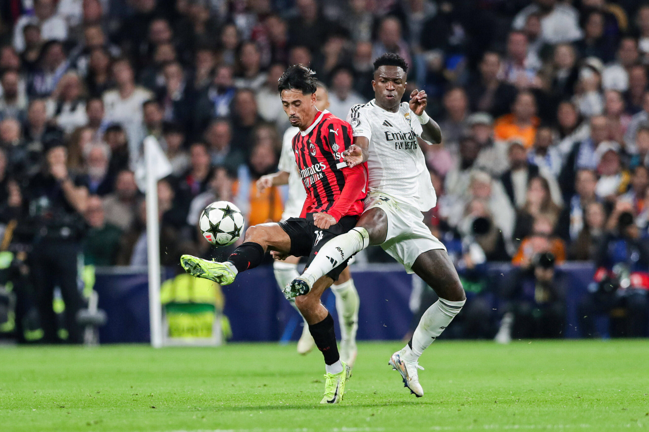 Tijjani Reijnders of AC Milan (L) and Vinicius Junior of Real Madrid (R) seen in action during the UEFA Champions League match between Real Madrid and AC Milan at Estadio Santiago Bernabeu. Final Score; Real Madrid 1:3 AC Milan. - Grzegorz Wajda / SOPA Images//SOPAIMAGES_RMAACM_05112024_23/Credit:SOPA Images/SIPA/2411070833

05.11.2024 Madrid
pilka nozna liga mistrzow
Real Madryt - AC Milan
Foto SOPA Images/SIPA / Sipa / PressFocus 
POLAND ONLY!!