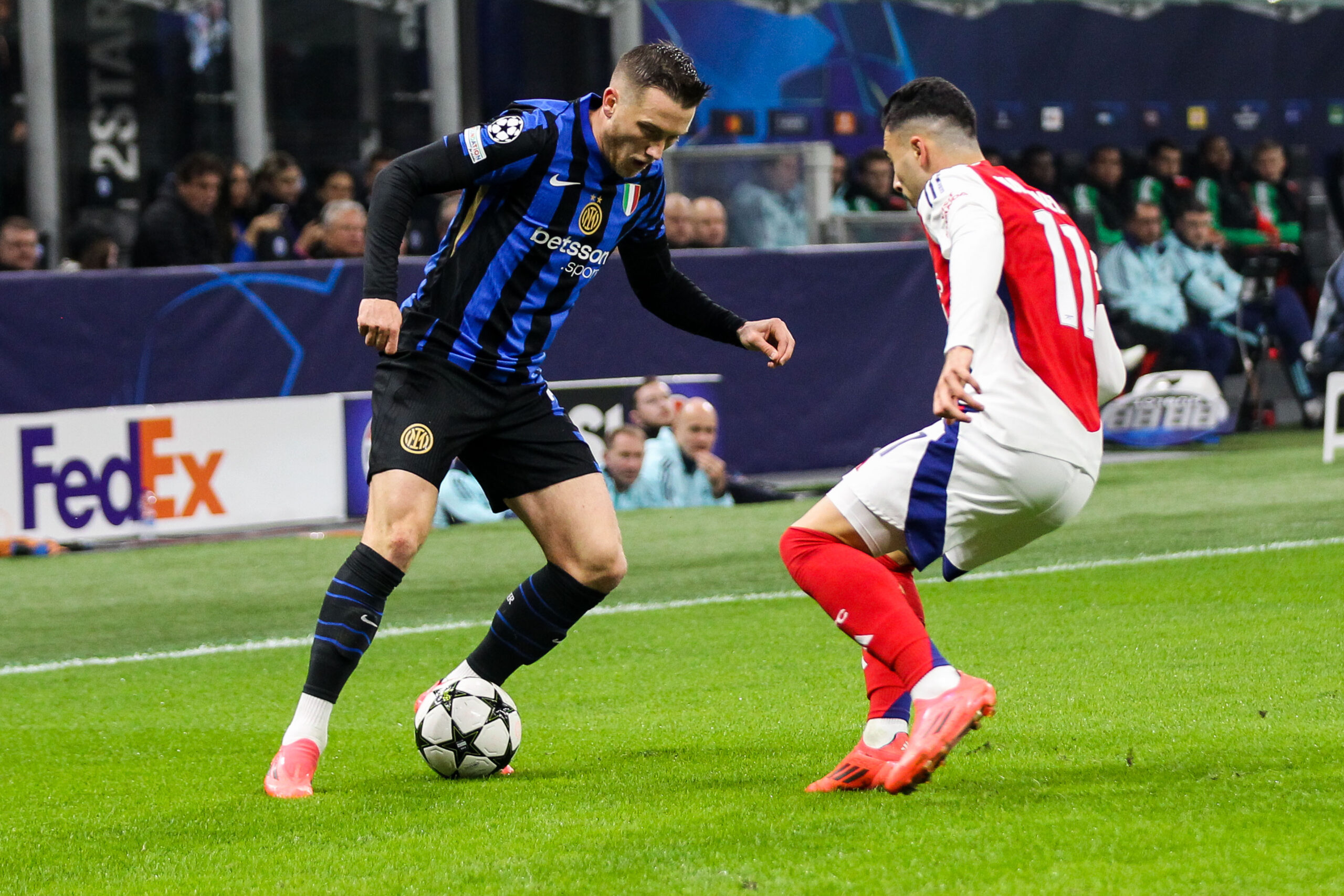 Piotr Zieli?ski(FC Internazionale)Gabriel Martinelli(Arsenal FC) , UEFA Champions League - FC Internazionale vs Arsenal FC , Matchday 4 2024-25 game San Siro Stadium Milano , Italy, 06.11.2024.Photo by Marius Bunduc/LiveMedia (Photo by Marius Florin Bunduc/IPA Sport //IPA/Sipa USA)
2024.11.06 Mediolan
pilka nozna liga mistrzow
Inter Mediolan - Arsenal Londyn
Foto Marius Florin Bunduc/IPA Sport/ipa-agency.net/SIPA USA/PressFocus

!!! POLAND ONLY !!!