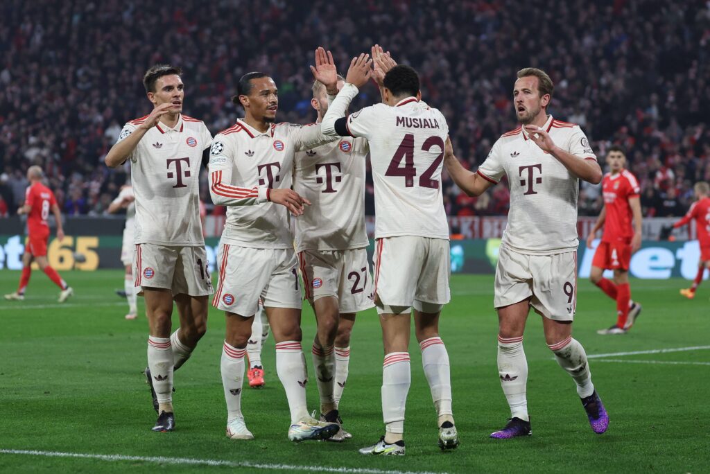 die Mannschaft freut sich ueber das Tor von Jamal Musiala 42 FC Bayern Muenchen zum 1:0, Joao Palhinha 16 FC Bayern Muenchen, Leroy Sane 10 FC Bayern Muenchen, Harry Kane 9 FC Bayern Muenchen, FC Bayern Muenchen vs. Benfica Lissabon, Champions League, Fussball, 4. Spieltag, 06.11.2024 Muenchen Bayern Deutschland *** the team celebrates Jamal Musiala 42 FC Bayern Muenchens goal to make it 1-0, Joao Palhinha 16 FC Bayern Muenchen , Leroy Sane 10 FC Bayern Muenchen , Harry Kane 9 FC Bayern Muenchen , FC Bayern Muenchen vs Benfica Lisbon, Champions League, Football, Matchday 4, 06 11 2024 Muenchen Bayern Germany Copyright: xkolbert-press/ChristianxKolbertx
2024.11.06 Monachium
pilka nozna liga mistrzow
Bayern Monachium - Benfica Lizbona
Foto IMAGO/PressFocus

!!! POLAND ONLY !!!