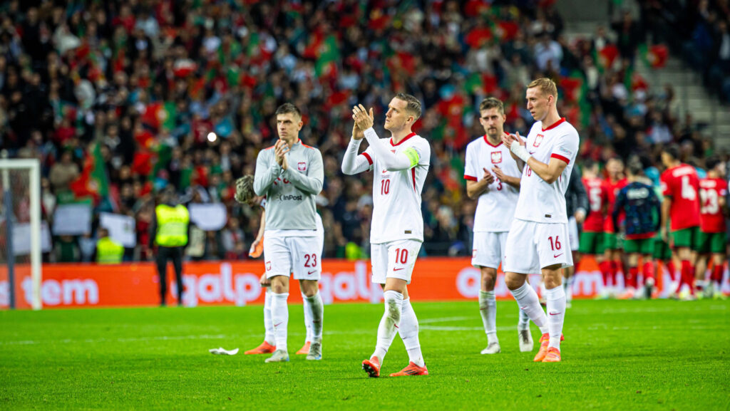 15.11.2024 PORTO, ESTADIO DO DRAGAO, PILKA NOZNA (FOOTBALL), LIGA NARODOW UEFA 2024 ( UEFA NATIONAL LEAGUE 2024),  MECZ PORTUGALIA - POLSKA  ( PORTUGAL - POLAND ) NZ  KRZYSZTOF PIATEK PIOTR ZIELINSKI ADAM BUKSA
FOTO LUKASZ SKWIOT/CYFRASPORT