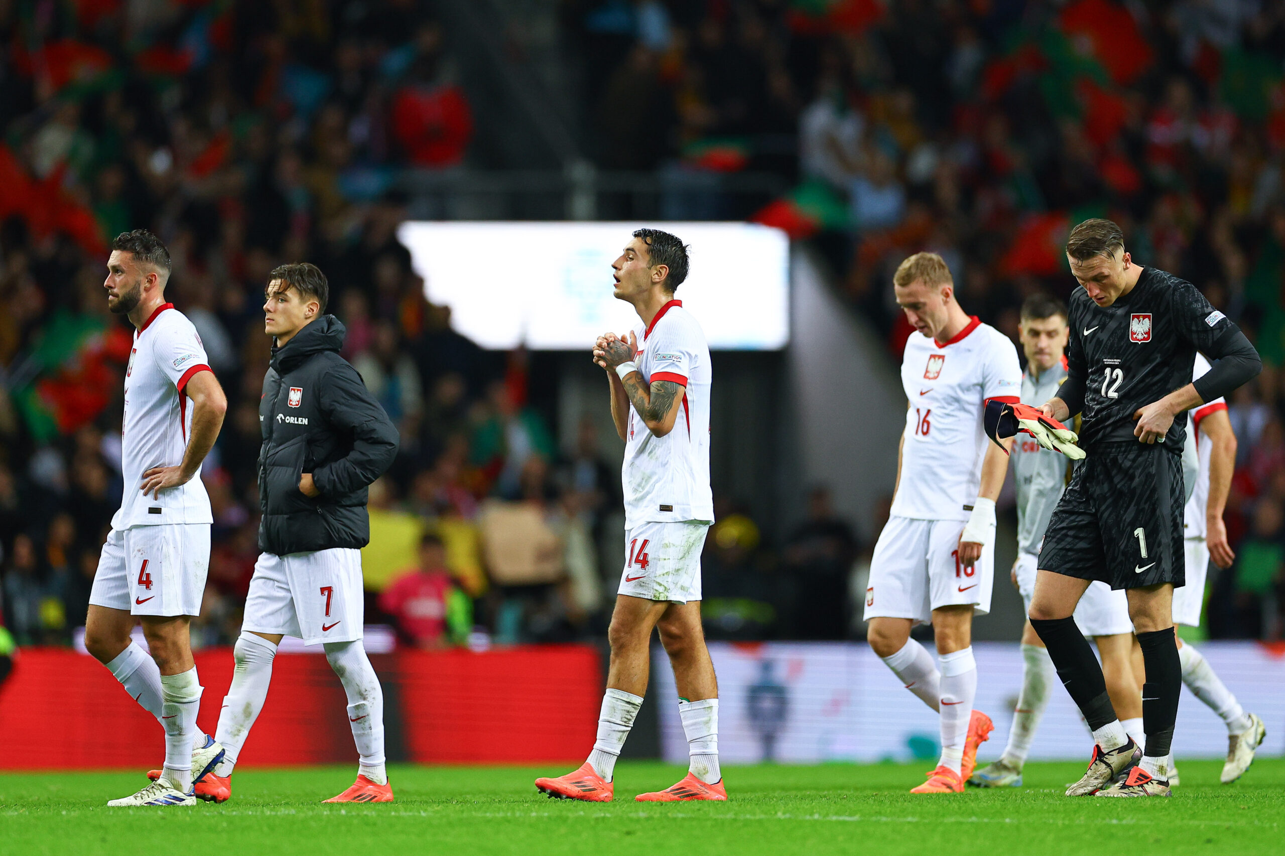 2024.11.15 Porto
pilka nozna UEFA Liga Narodow
Portugalia - Polska
N/z smutek po porazce
Foto Pawel Andrachiewicz / PressFocus

2024.11.15 Warsaw
Football - UEFA Nations League
Portugal - Poland
smutek po porazce
Credit: Pawel Andrachiewicz / PressFocus